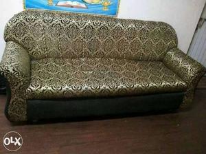 Urgent sell brand new condition sofa coz I'm