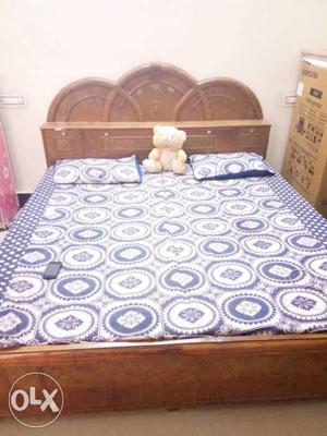 White And Blue Printed Bedding Set