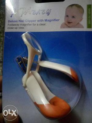 Baby nail clipper with magnifier