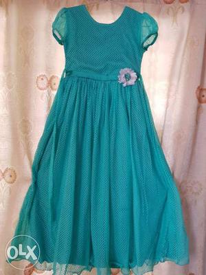 Branded attractive green gown with white flower.