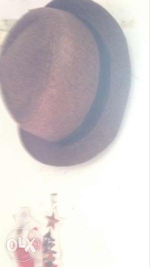 Brown hat good lukin