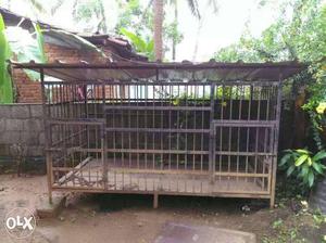 Good conditioned dog cage for sale 250 kg