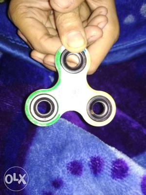 Very fast fidget spinner in tricolour