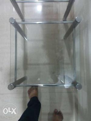 2 side tables with statue, good condition