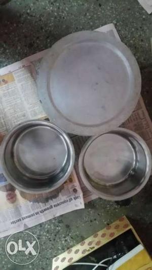 2 steel pots and 1 big aluminum pot with lid