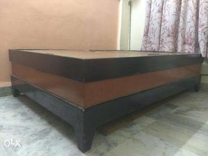 4x6 Used Metal Double Bed with Storage & 4 Metal Rods for