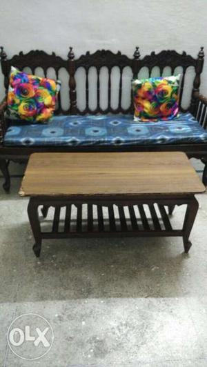 5 seater antique look sofa set and a centre table