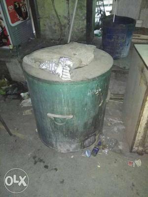 Big n heavy tandoor urgently for sale..call