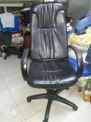 Black Leather Cushion Rolling Chair