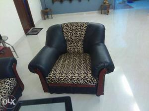 Brand new sofa if any one intrested cal me price