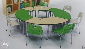 Circular kids imported table with 8 chairs (New)