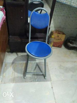 Gray And Blue Arm-less Chair