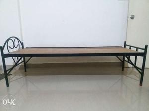 Metal cot is in a very good condition.. please