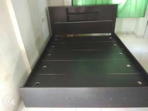 Queen sized bed urgent sale