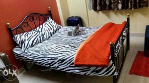 Qween size bed and king size cotton mattress