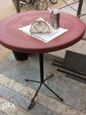 Round Folding table used in restaurant