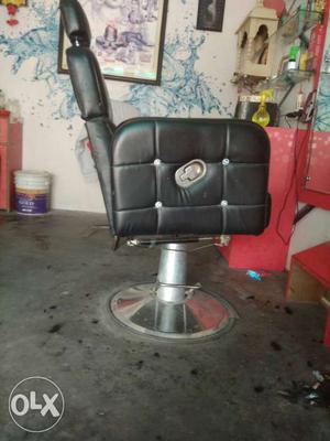 Saloon hydrolic chair