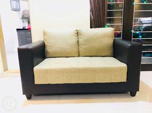 ) Seater good quality sofa set