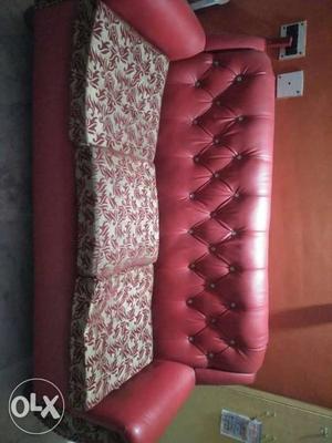 Tufted Red And White Floral Fabric 3-seat Sof A