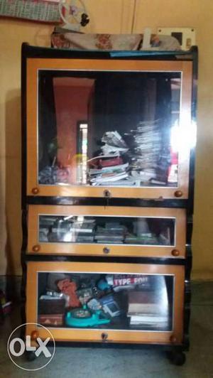 Tv counter with showcase very good condition
