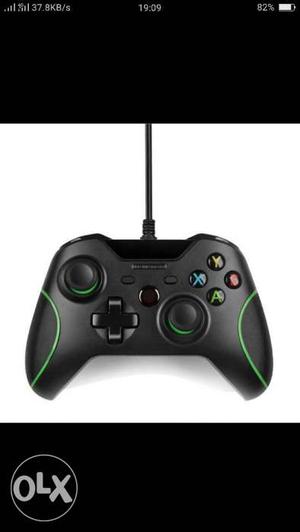 Black Xbox One Game Controller Screenshot