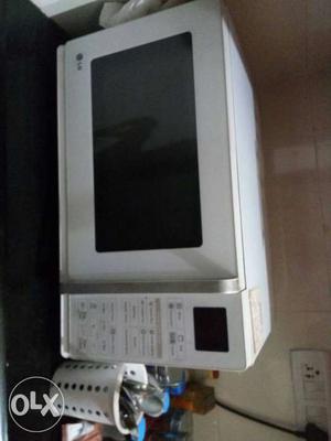LG convention microwave 5 years old in good