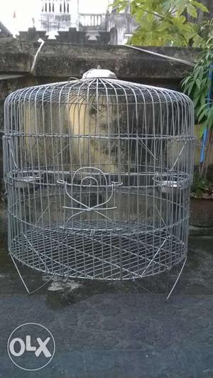New bird cage. Very hardy. Height is 23 inch and