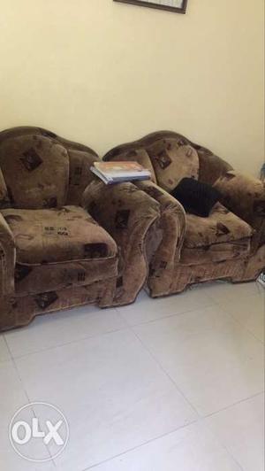 6yrs old sofa set