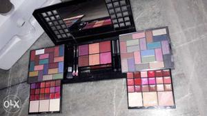 Beauty makeup kit imported from Dhubai interested