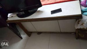 Good condition for sale counter with one dror