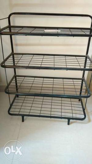 Multipurpose iron rack 4 selves in very good condition