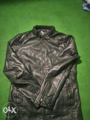 New fashionable leather jacket in mint condition