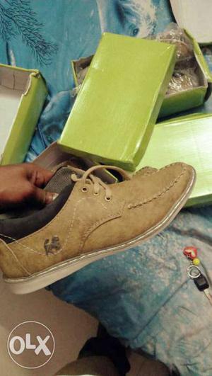 New fresh casual shoes with box my price only 500 size only