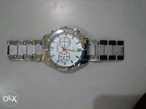 Round White Faced Chronograph Watch With Silver Link