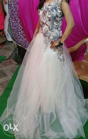 This gown is good manner and wore only for 2 hours