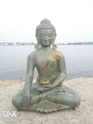 This is very beautiful bronze Buddha. very good