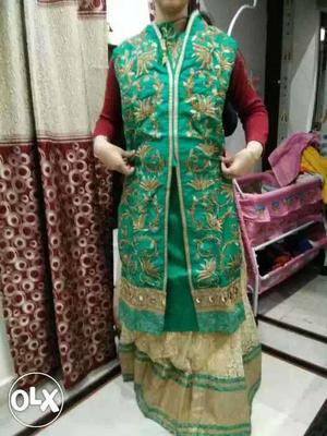 Women's Green And Brown Floral Sari