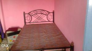Iron bed sell in low prize place cont this no