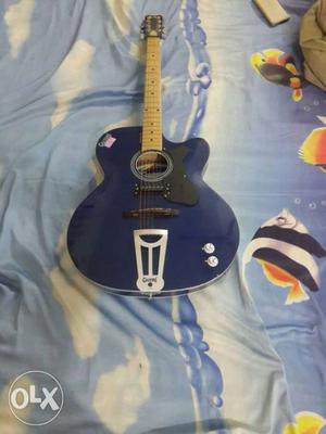 Blue givsom guitar in good condition