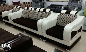 Decent conddition sofa set with cushion.