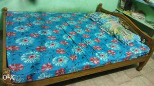 Double cot bed 6×5,with two pillows and cover