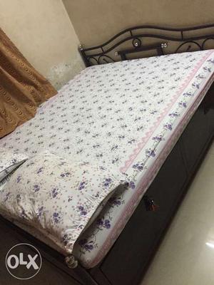 9 month used bed with sheet. .1 Call me