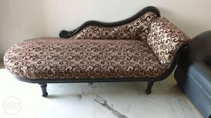 Beautiful kauch sparingly used.