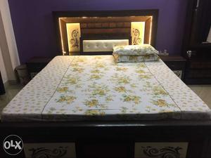 Bed with 2 Side Tables and Mattress