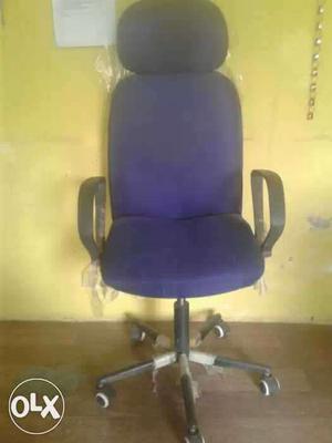 Blue Fabric office aramdar chair and new condition 6 month