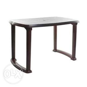 Brown plastic table (deconstructable) great
