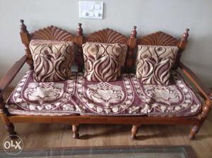 Nicely maintained sofa set