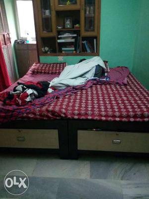 Want to sell argent. bed with storage