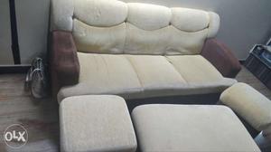 Want to sell my sofa set jst 4 yrs old