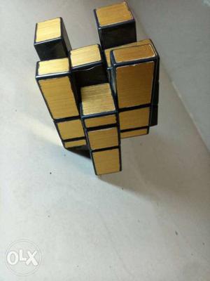 1 month old mirror cube in a perfect condition.